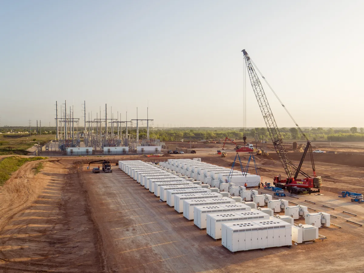 Liquid-Cooled 261 kWh ESS for C&I Storage — application scenario
