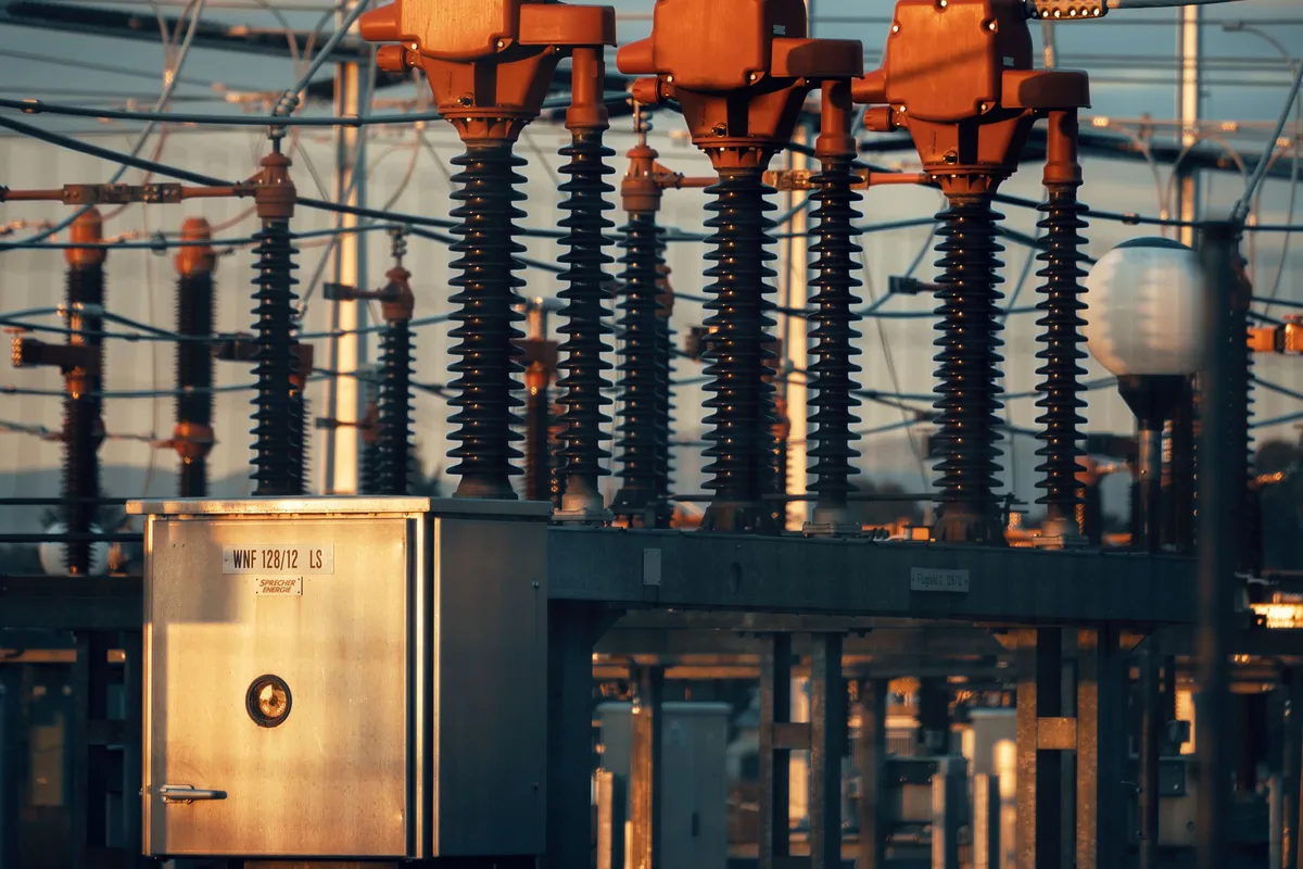 High-voltage insulators and switchgear at a grid interconnection point for demand response